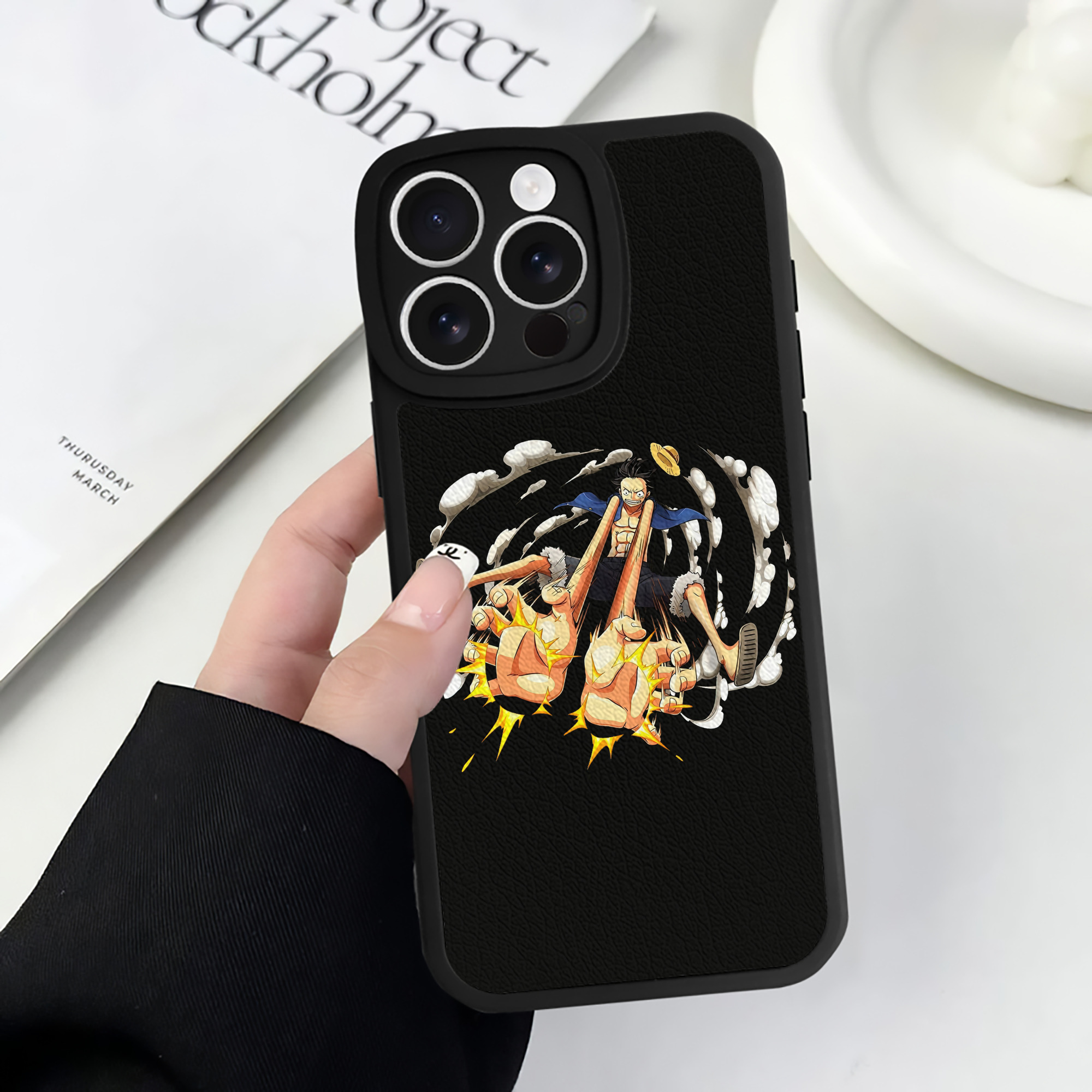（画像用） ワンピース モンキー・D・ルフィ ONE PIECE Monkey D. Luffy 【iPhone 16シリーズ対応】シリコンスマホケース（レザー調） 材質：シリコン